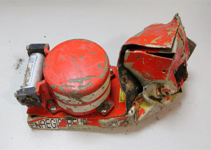 Открита е втората "черна кутия" на падналия във Франция самолет