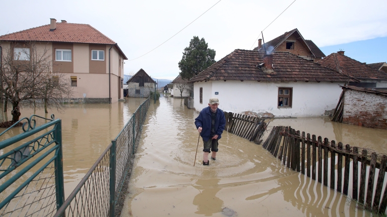 Сърбия се бори с наводнения, готви се за най-лошия сценарий 