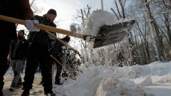Глобяват за непочистен сняг около жилищните сгради в София