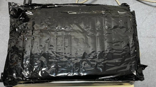 Митнически служители откриха 1 6 килограма кокаин в багажа на пътник