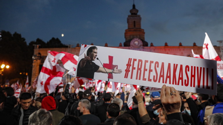 Грузия отрече, че Саакашвили гладува в затвора 