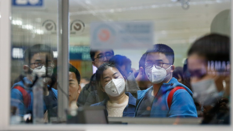 Заразата с коронавируса се разраства експлозивно, шефът на СЗО замина за Пекин