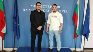Министърът на младежта и спорта Радостин Василев проведе среща със