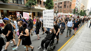 Населението на Австралия е намаляло за първи път от повече