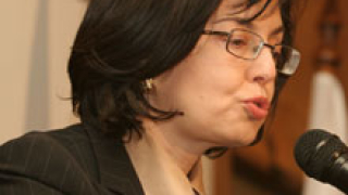 Еврокомисар Кунева втвърди тона