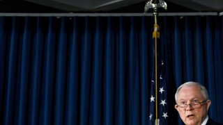 Главният прокурор на САЩ Джеф Сешънс обмисля идеята да назначи