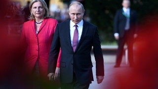 Политическа буря в Австрия, след като външният министър покани Путин на сватба