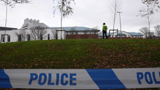 Британската полиция разследва необяснимата смърт на мъж обвинен в подпомагане