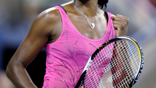 Клайстерс и Уилямс на 1/2-финал след зверски мъки