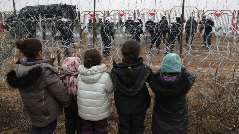 ЕС отпуска 700 000 евро в помощ на мигрантите по границата с Беларус