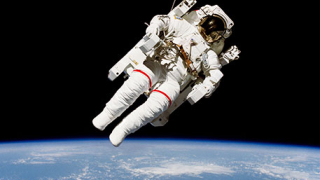 Британски астронавт изплашил чужда жена от Космоса