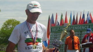 71 годишният Ради Милев привлече погледите към себе си с невероятно