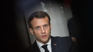 Президентът на Франция Еманюел Макрон облекчава ограниченията за хората страдащи