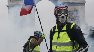 Нов уикенд на протести се очаква във Франция Жълтите жилетки