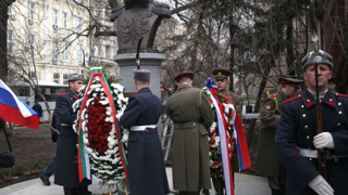Стотици откриха паметник на Гурко в София