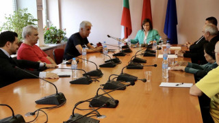 Нинова подписа споразумение с още 6 партии