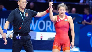 Евелина Николова започна с експресна победа в квалификациите на кат