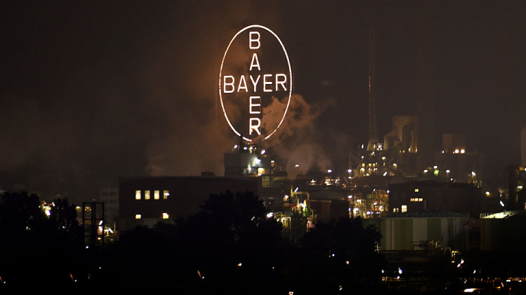 Bayer се споразумя да плати глоба от почти $12 милиарда заради Roundup