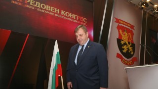 Каракачанов вярва, че поредицата оставки не клати властта