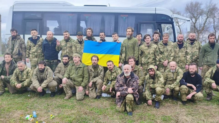 Украйна си е върнала още 130 военни от руски плен.