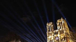 Повторното отваряне за посетители този уикенд на парижката Нотр Дам ще