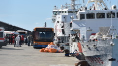 От януари досега над 100 000 мигранти са се добрали до Италия с лодки
