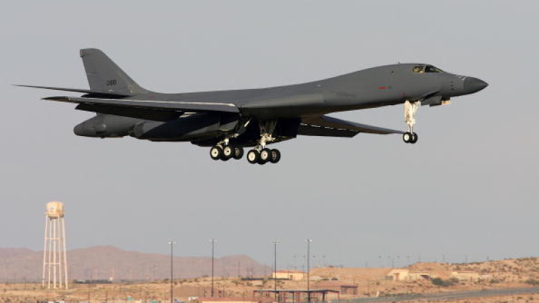 Военновъздушните сили на САЩ временно са приземили всички бомбардировачи B-1B
