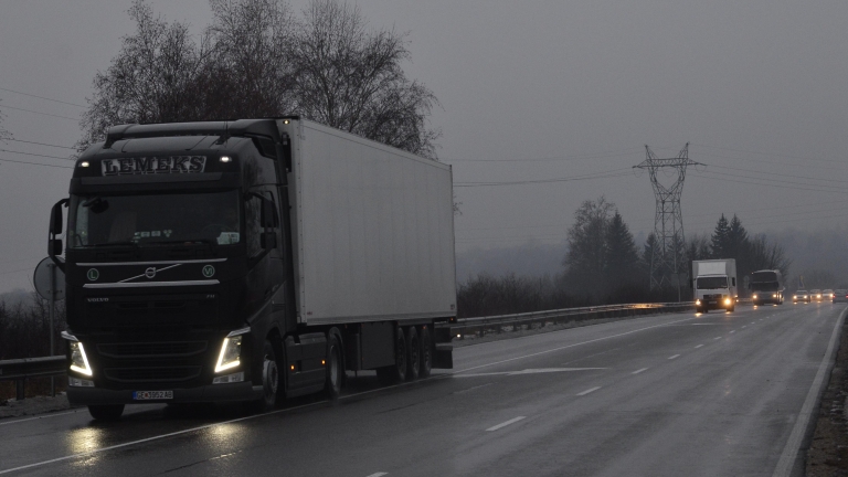 Ограничено е движението за тежкотоварни автомобили към Велико Търново