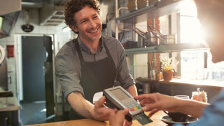 Продължаващият дебат относно културата на даване на бакшиши в Съединените