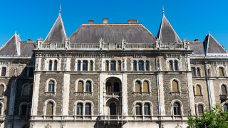 След десетилетия в които ренесансовият замък Дрешлер в Будапеща стоеше