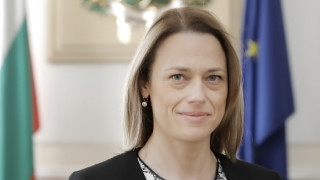 В политиката в момента се разиграва борба за власт а