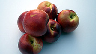 12 000 това праскови залежават в гръцките фризери