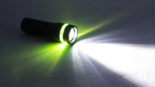 Лекари в Горна Оряховица извършиха операция с фенер след като