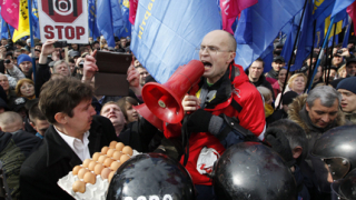 Украинските олигарси се разграничават от протестите