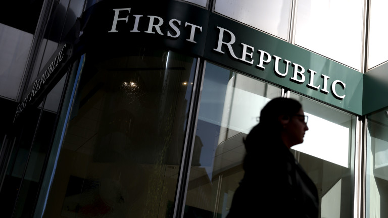 "Тежко болна" или "смъртно ранена": First Republic Bank в САЩ се бори за оцеляването си