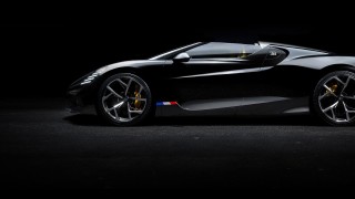 Автомобилната компания Bugatti представи най новия си хиперавтомобил роудстъра Mistral