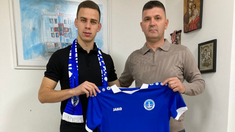 Черноморец Бургас привлече нападателя Жулиян Иванов. Договорът му е до