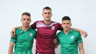 Берое подписа първи професионални договори с трима свои юноши Това