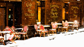 Необичайна за сезона зимна буря в Централна Франция причини хаос