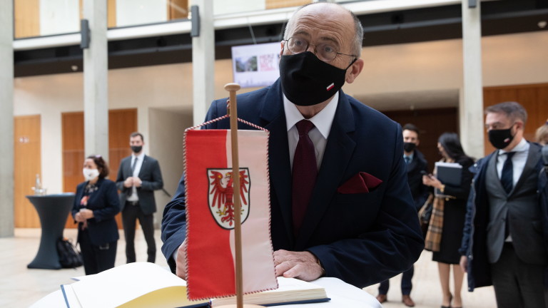 Полша чака развитие в САЩ преди да признае Байдън