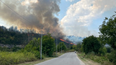Пожар гори край Хисаря