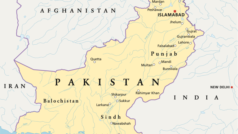 Пакистан забрани вноса на всички несъществени луксозни стоки в опит