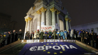 Стотици осъмнаха на киевския Евромайдан с призиви за асоцииране към ЕС