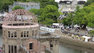 Жителите на Япония в петък почетоха с минута мълчание памета