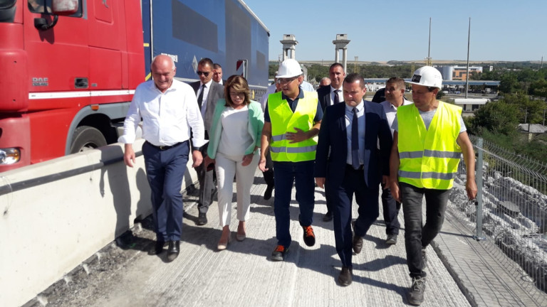 Служебният премиер Димитър Главчев е доволен от темпото на .