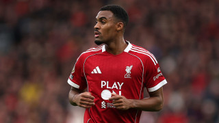 Полузащитникът на Ливърпул Райън Гравенберх пропусна тренировката преди мача от