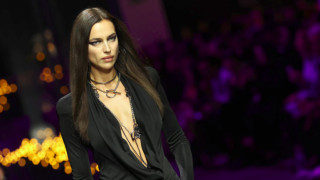 Прозрачната рокля на Ирина Шейк, която остави малко на въображението