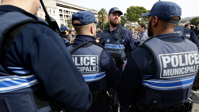 Френската полиция задържа 11 души за терора в Ница