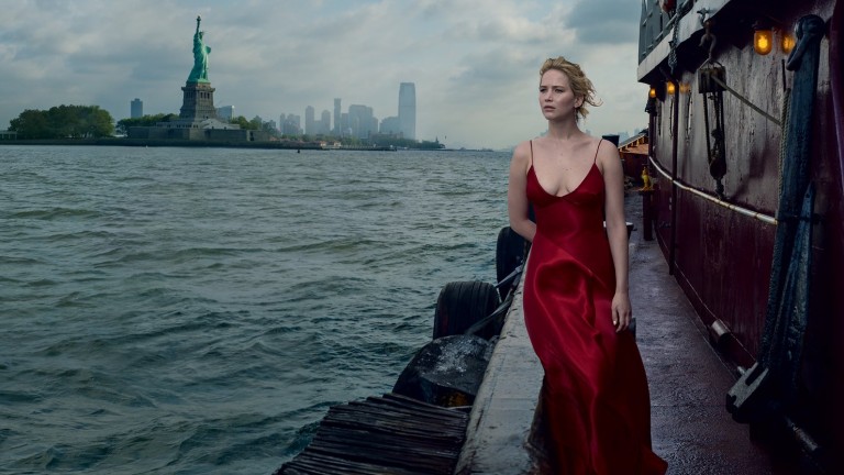 Дженифър Лорънс се снима гола във Vogue