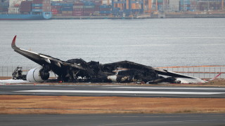 Разследват професионална небрежност ли е причинила авиокатастрофата в Токио